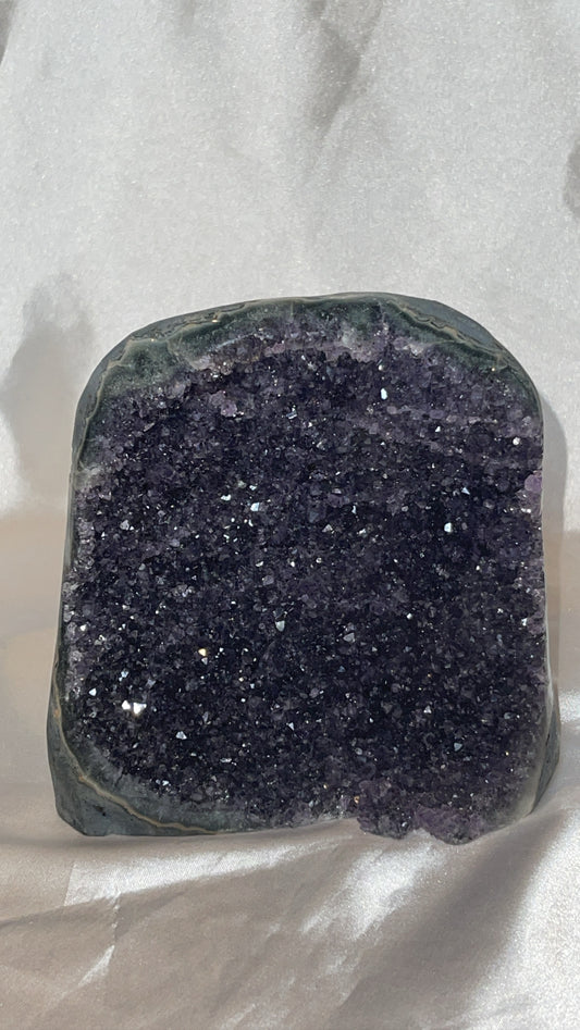 Druzy Galaxy Amethyst AAA XL Cutbase