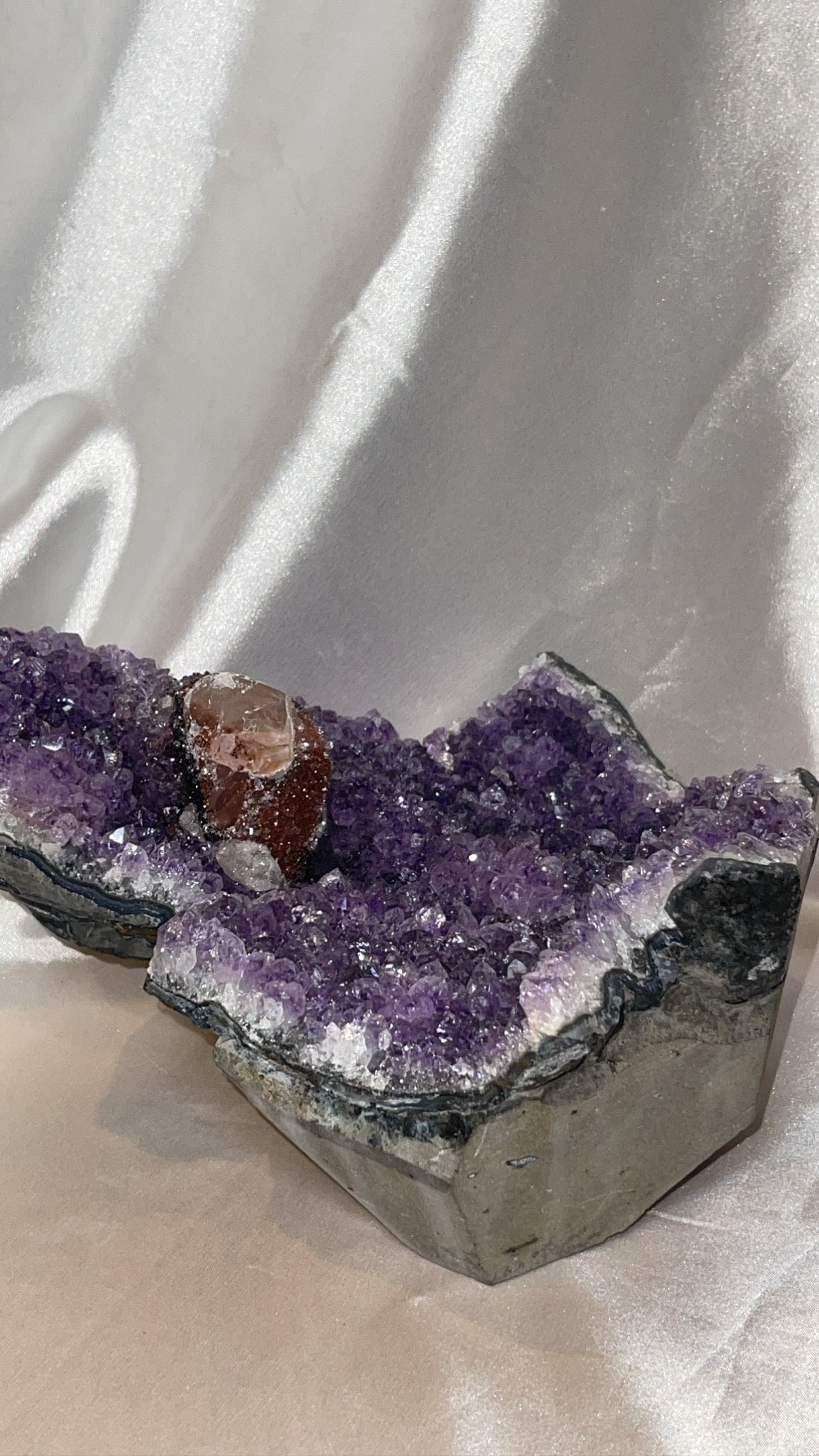 Amethyst Geode XXL Display