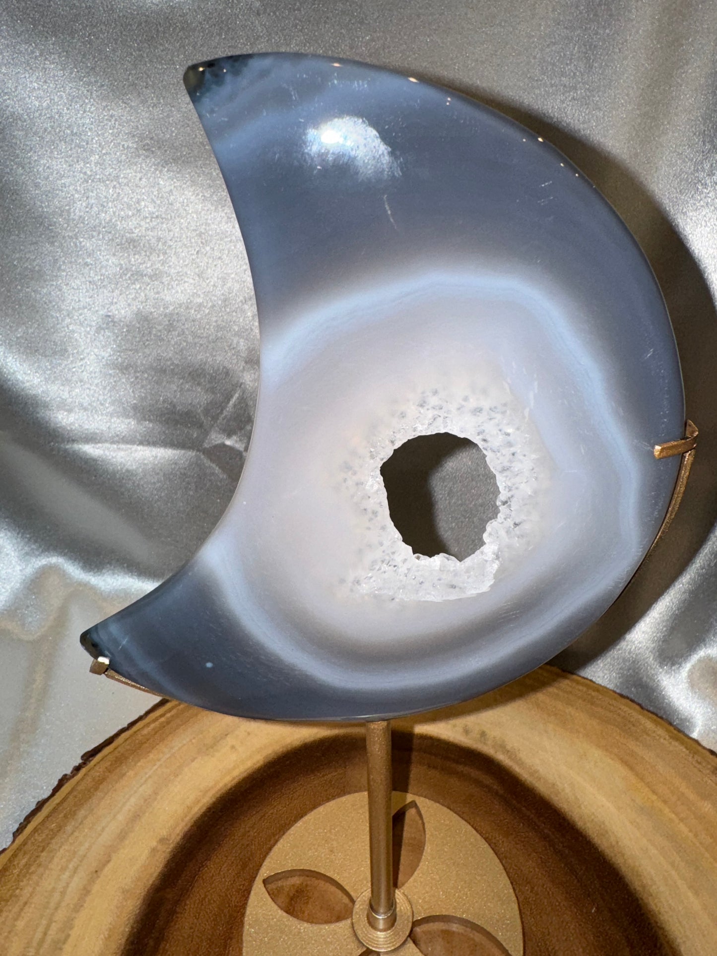 Druzy Agate XL Moon on Stand
