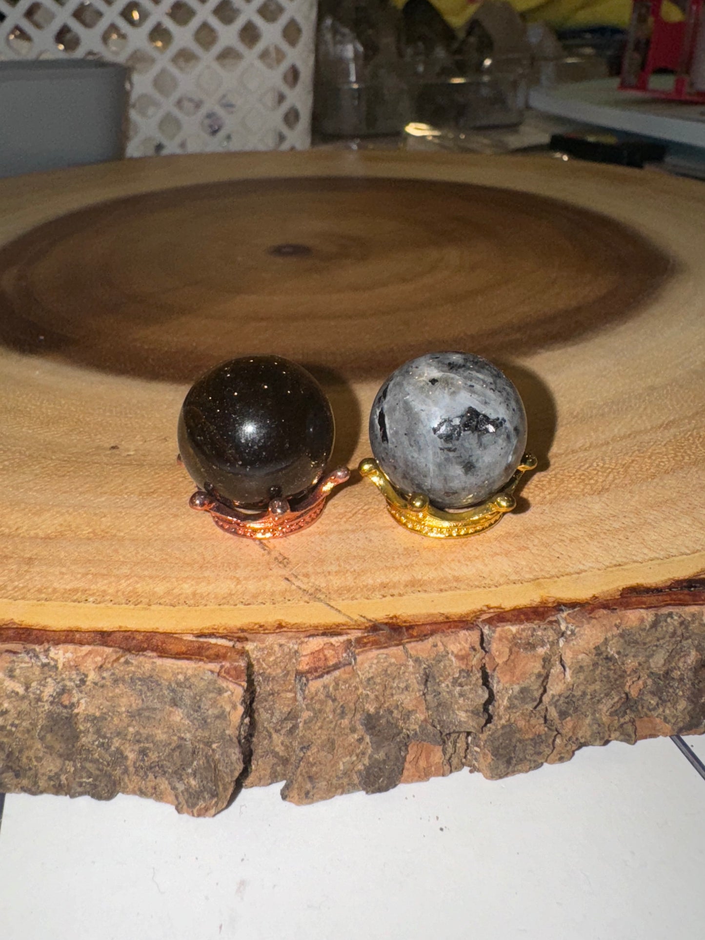 Crown Mini Metal Sphere stand