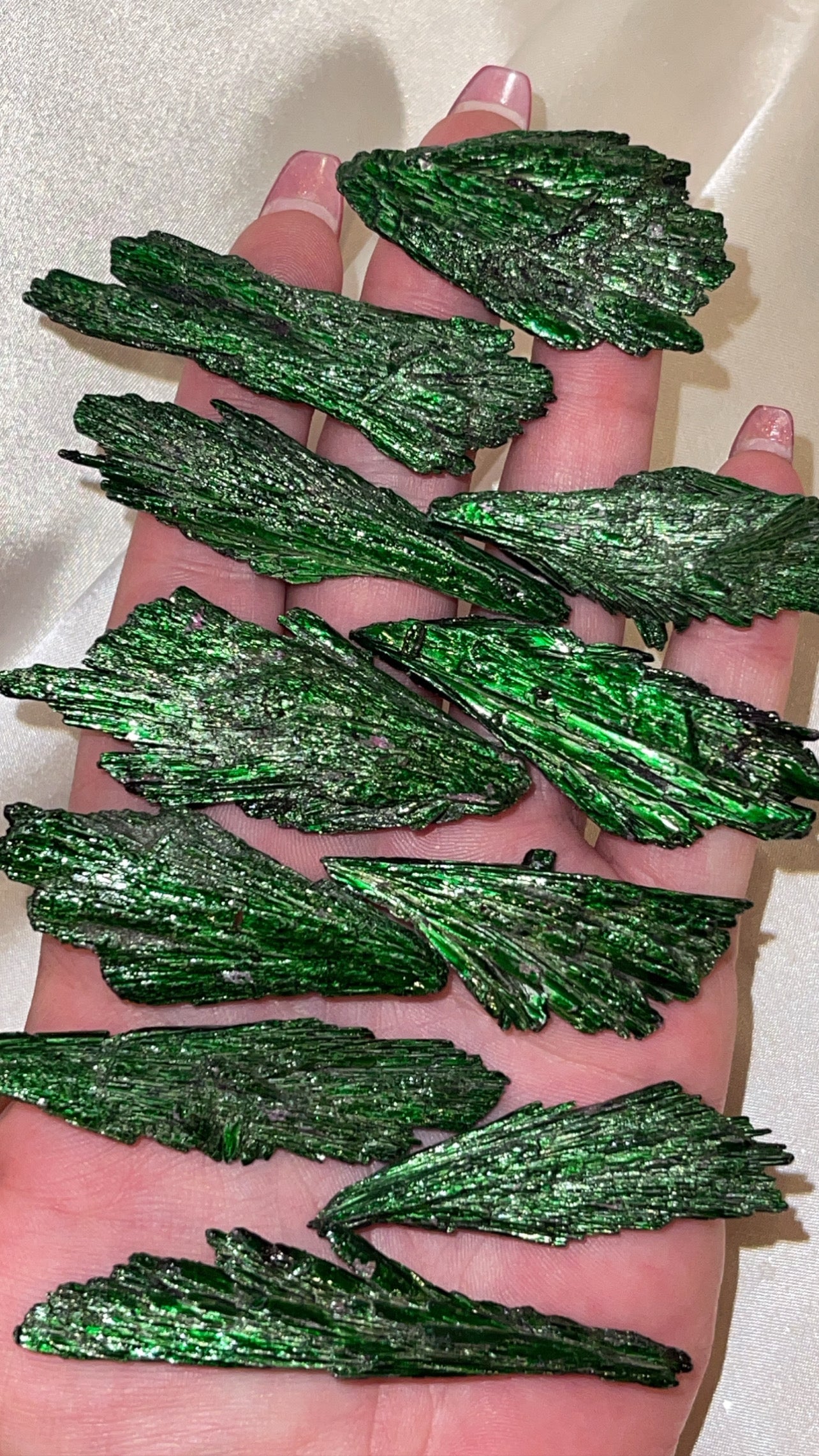 Aura Black Kyanite Fan