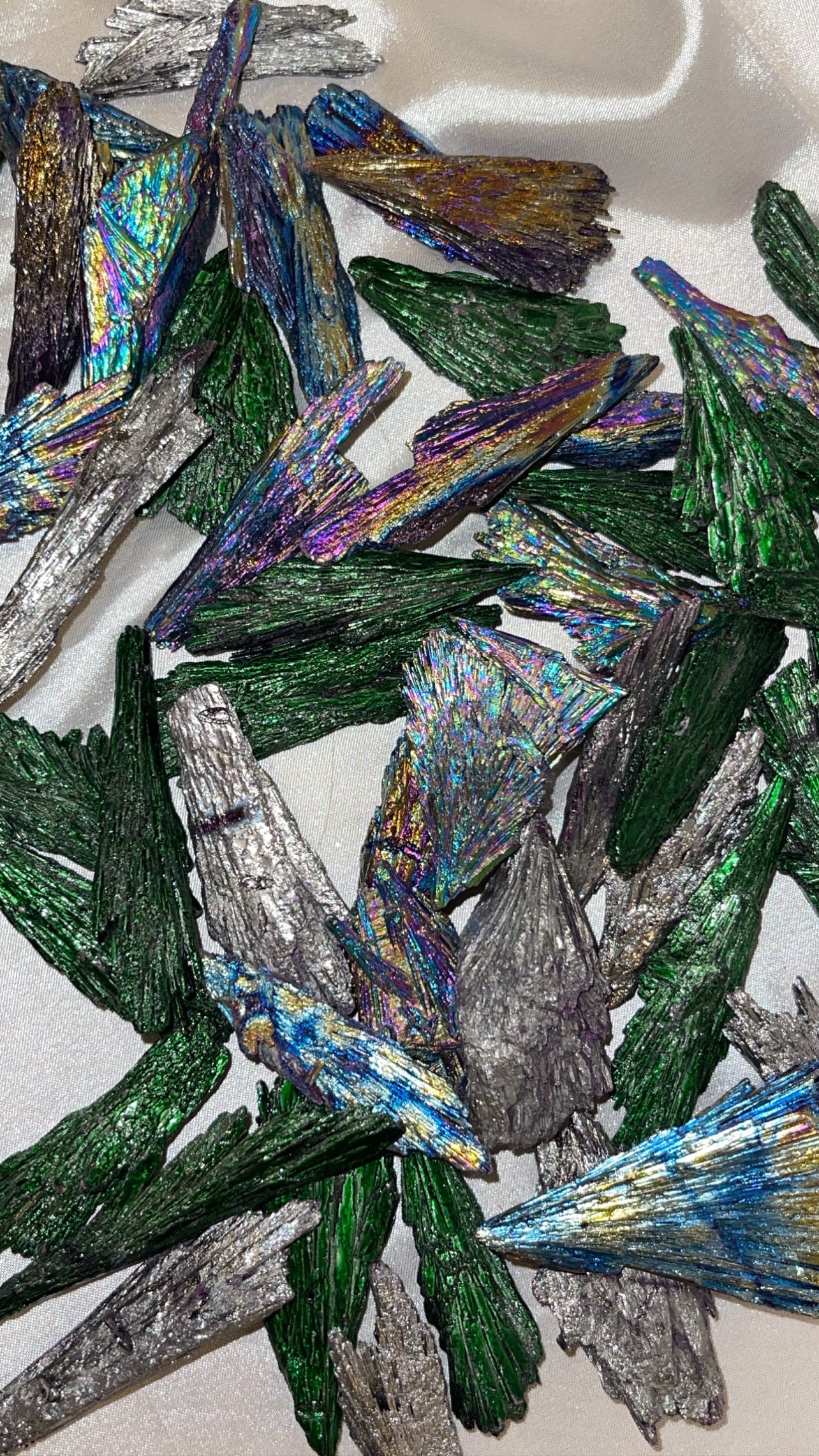 Aura Black Kyanite Fan