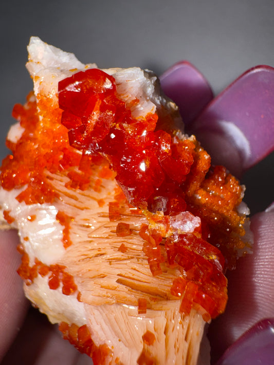 Vanadinite on Barite