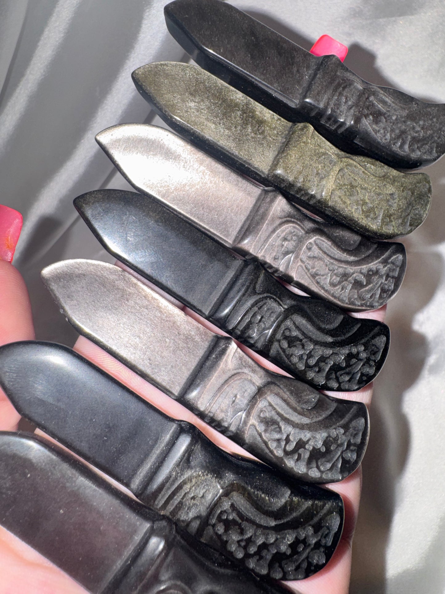 Sheen Obsidian Dagger