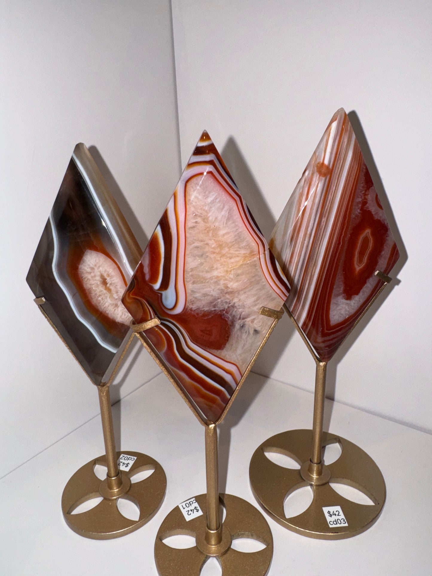 Banded Carnelian Diamond on stand